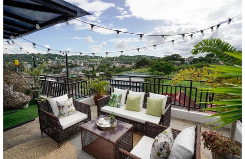 Antipolo Apartamento | Designers’ Suite, Antipolo, Netflix, WiFi, Parking