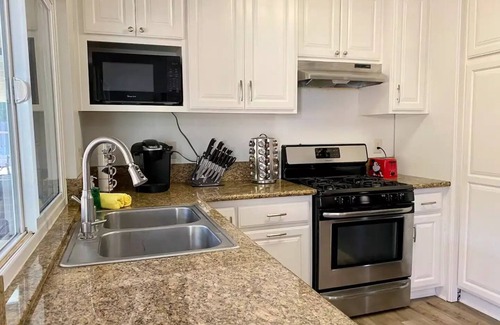 Riverside Casa | Desirable Victoria Ave 3 BR Near UCR/Disney * Golf