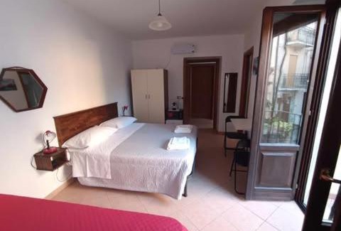 Trecchina Apartamento | Desiree's Rooms - n 2 camere con bagno privato e balcone