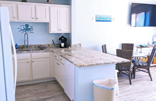 Fort Walton Beach Apartamento | Nuevo. Actualizado. Vistas al mar. Rio lento. Piscina temperada. Habitación con literas. Paseo marítimo