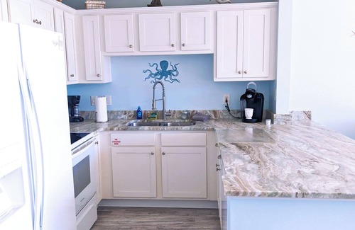 Fort Walton Beach Apartamento | Nuevo. Actualizado. Vistas al mar. Rio lento. Piscina temperada. Habitación con literas. Paseo marítimo