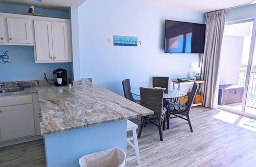 Fort Walton Beach Apartamento | Nuevo. Actualizado. Vistas al mar. Rio lento. Piscina temperada. Habitación con literas. Paseo marítimo