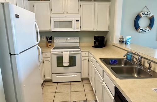 Kure Beach Condominio | “Destiny”! Oceanfront Condo w/pool. The Riggings E-2