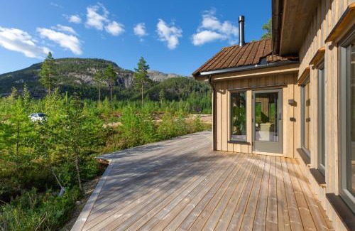 Kviteseid Casa | Det Kosekroken – Nordic Style Holiday Home by the Fjord