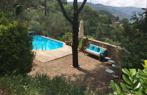 Saint-Vincent-d'Olargues Casa | Casa unifamiliar francesa característica con piscina y hermosa vista