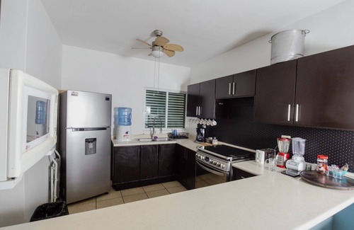 La Paz Villa | Villa privada independiente de 4 dormitorios y tres baños con parque y piscina compartidos