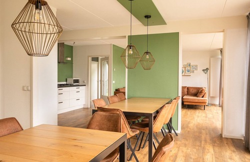 Vlagtwedde Cabaña | Detached bungalow for 14 persons
