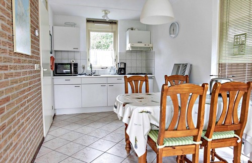 Sint Maarten Casa | Detached bungalow in North Holland style with spacious garden