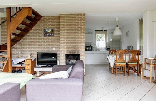 Sint Maarten Casa | Detached bungalow in North Holland style with spacious garden