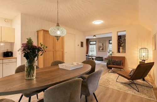 Bruggenmors Casa | Detached bungalow with alcove bed, perfect for families.