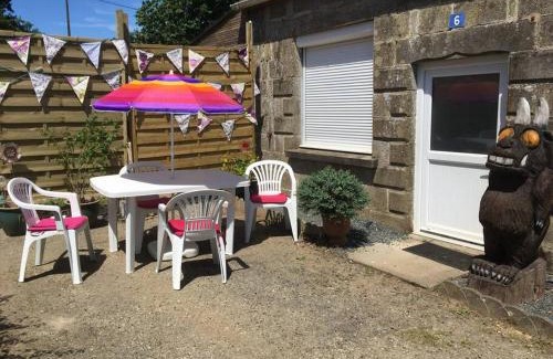 Plumeliau Apartamento | Detached cottage on the edge of town