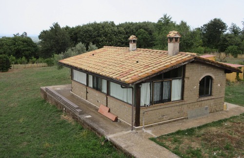 Sutri Casa | Detached cottage overlooking the hills of Tuscia.