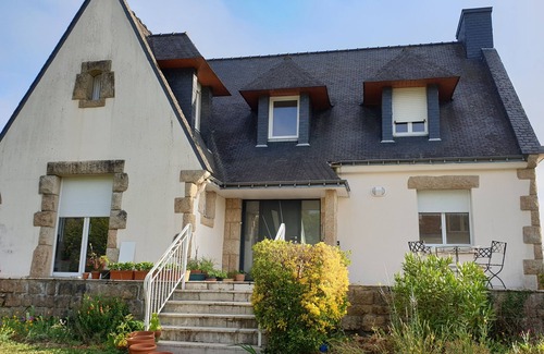 Landevant Apartamento | Detached family apartment on the first floor of a house with garden