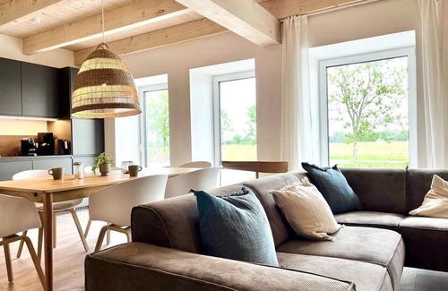 Altfunnixsiel Apartamento | Detached, family-friendly Gulfhof farmhouse with terrace and large garden in