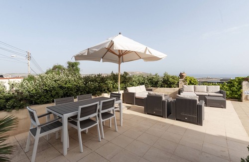 Bahar ic-Caghaq Villa | Villa independiente para familias con piscina y vistas abiertas al mar