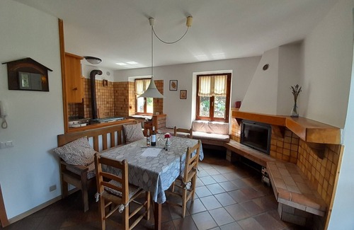 Molina di Ledro Casa | Detached house with lake view and garden