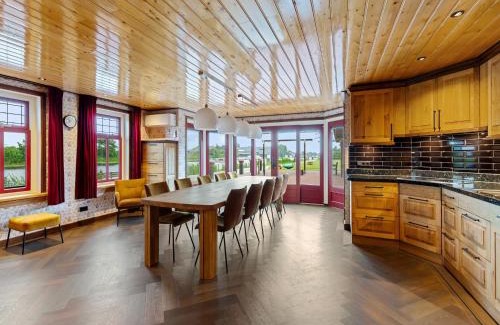 Jistrum Casa | Detached Home in Friesland by Canal, cleaning included