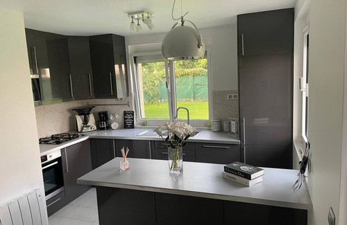 Sevran Casa | Detached house in very large garden near CDG airport and Paris Villepinte exhibition center
