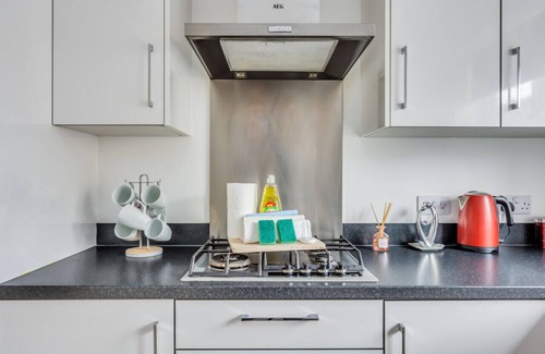 Milton Keynes Casa | Detached House Sleeps 8 Great Location Driveway Parking