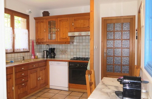 Auzas Casa | Casa unifamiliar con un gran jardín y vallado