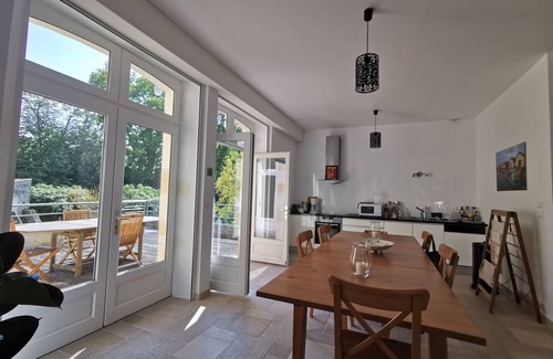 Jonzac Casa | Detached house with garden at the foot of the Château de Jonzac.