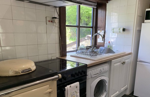 Liskeard Casa | Detached One Bedroom Cottage overlooking field and stream