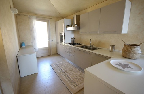 Eden Rock Villa | Elegante villa panorámica con piscina comunitaria cerca de chía y playa