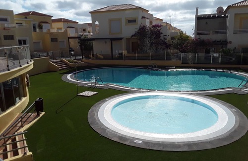 Caleta de Fuste Villa | Villa altamente calificada y actualizada con vistas panorámicas al mar, wifi gratuito!