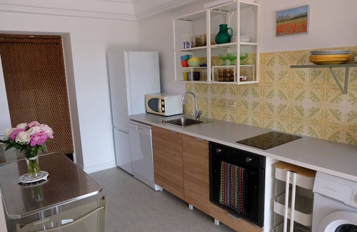 Toulon Apartamento | Detached south-facing studio with swimming pool, property overlooking Toulon harbour