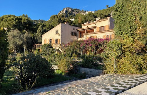 Toulon Apartamento | Detached south-facing studio with swimming pool, property overlooking Toulon harbour