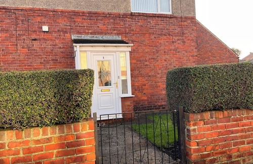 Seaton Sluice Apartamento | Comfortable and spacious upper-floor maisonette with garden by the sea.