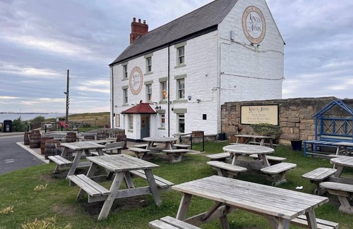 Seaton Sluice Apartamento | Comfortable and spacious upper-floor maisonette with garden by the sea.