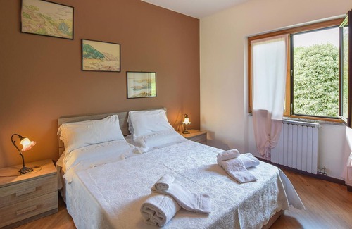 Solto Collina Casa | Alojamiento de 2 habitaciones en Esmate -BG-
