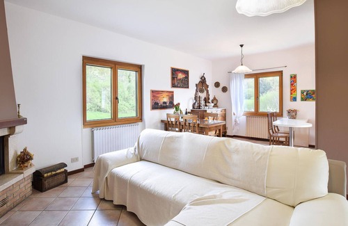 Solto Collina Casa | Alojamiento de 2 habitaciones en Esmate -BG-