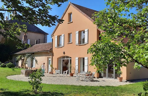 La Roche-en-Brenil Casa | Detached village house with large enclosed garden