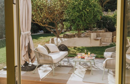 Brinas Villa | Villa individual en La Rioja Alta: jardín y parking privado, minigolf, jacuzzi.