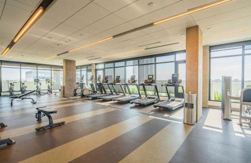 Evans Churchill Apartamento | Detailed 2BD, HighRise DT, Pool, Gym, Parking, Sleeps 5