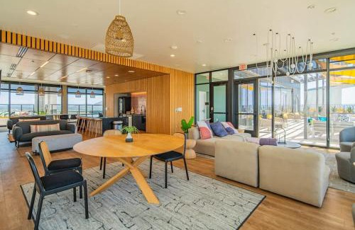 Evans Churchill Apartamento | Detailed 2BD, HighRise DT, Pool, Gym, Parking, Sleeps 5