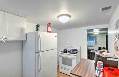 Dearborn Heights Casa | Detroit Cozy Cottage Dearborn Heights cute, cozy & 20 mins from Downtown Detroit