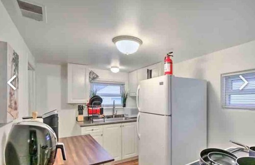 Dearborn Heights Casa | Detroit Cozy Cottage Dearborn Heights cute, cozy & 20 mins from Downtown Detroit