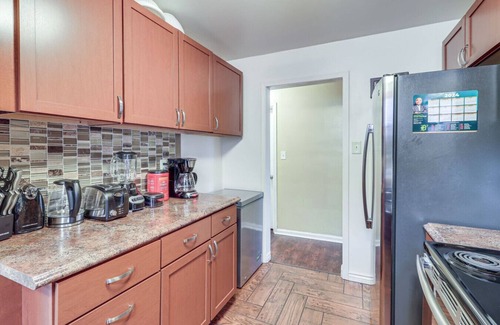 Detroit Apartamento | Detroit Retreat w/ Gazebo, Fire Pits & Charcoal Grill