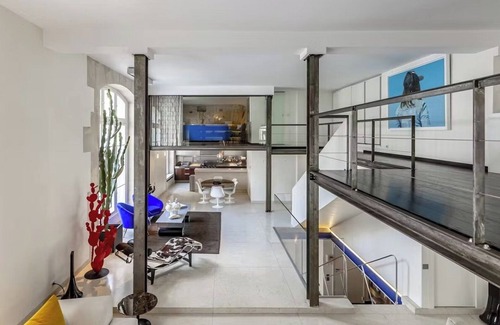 Saint-Germain-des-Pres Apartamento | DEUX MAGOTS 280M2TRIPLEX BUILT ON REMAINING WALL OF 13TH CENT ABBAYE ST GERMAIN
