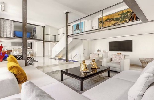 Saint-Germain-des-Pres Apartamento | DEUX MAGOTS 280M2TRIPLEX BUILT ON REMAINING WALL OF 13TH CENT ABBAYE ST GERMAIN