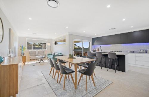 Central Mudgee Casa | Devan House - An Entertainers' Retreat Close to Town
