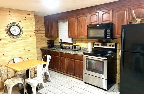 Newtown Casa | Devil Anse Off Road Lodging Hatfield & McCoy Trail House