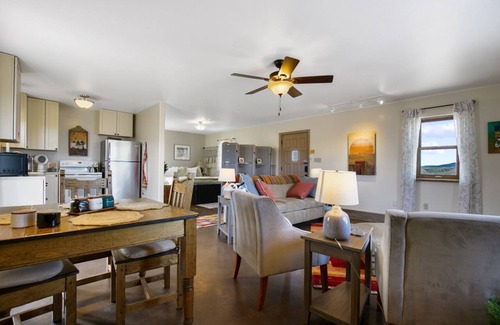 Ranchos De Taos Casa | Devine Casita - Stunning 360 Views! Dogs OK - Sweet Casita <1 mile to Trails