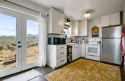 Ranchos De Taos Casa | Devine Casita - Stunning 360 Views! Dogs OK - Sweet Casita <1 mile to Trails