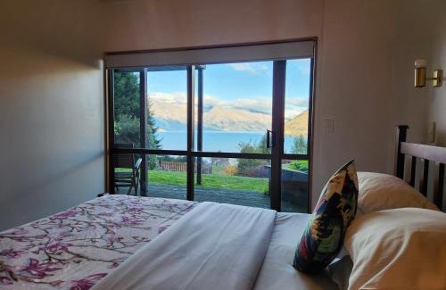 Fernhill Casa | Devine Hideaway - Family Rustic Kiwi Bach - Beautiful Lake Views