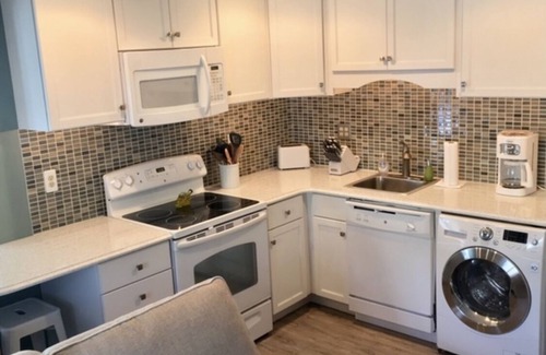 Dewey Beach Condominio | Dewey Beach Condo 2BR + Sleeper. Family friendly! Three min walk to the beach!