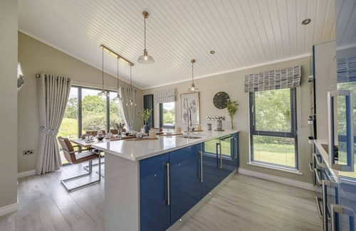 Penally Casa | Dewin Bach - Luxury Lodge Hot Tub Close to Beach